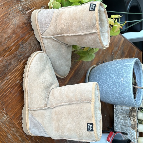 Boots half calf, fuzzy, feels like a slipper, worn once, like new - Picture 5 of 8